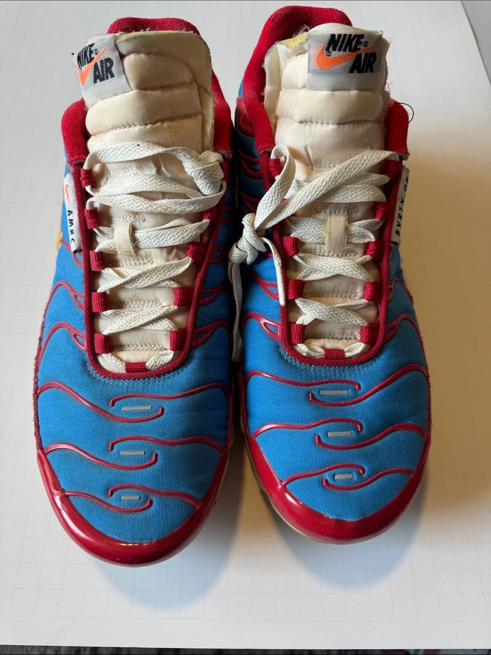 AIR MAX PLUS SE 'RUNNING CLUB - UNIVERSITY RED LIGHT PHOTO BLUE